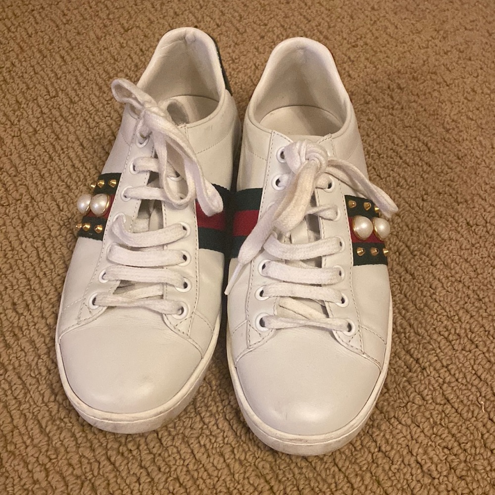 Gucci faux Pearl Accents Leather Sneakers size 38 good condition